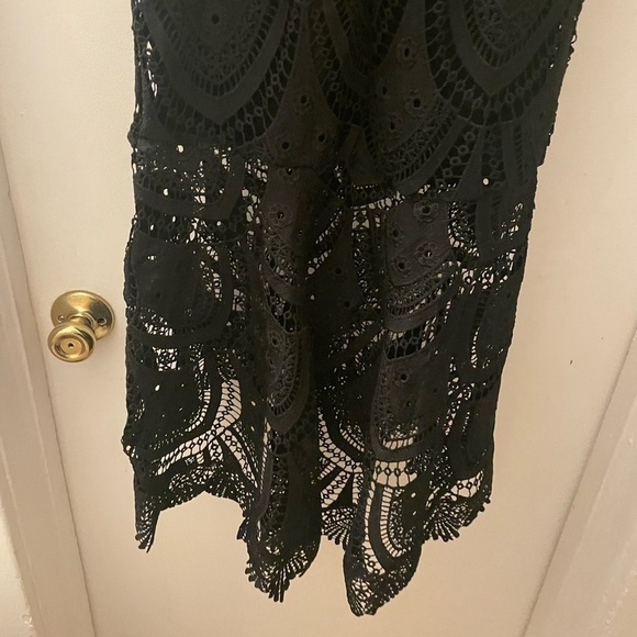 Lulu’s black midi dress size Small - Picture 6 of 9